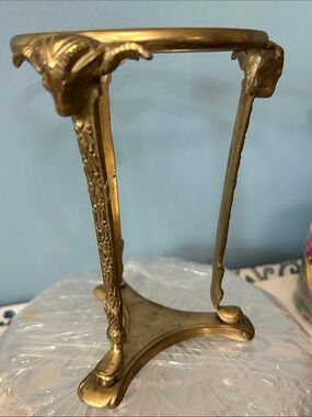 Brass Ram’s Head Claw Feet Display Stand (STAND ONLY) 6.75” tall x 4.25”